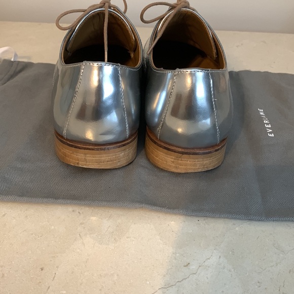 Everlane The E2 Shine Modern Oxford in Silver - Picture 5 of 8